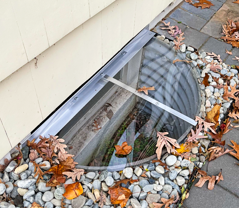 Semi-circle window well cover protects the well from leaves, debris, snow and rain. Size: 40" x 20"