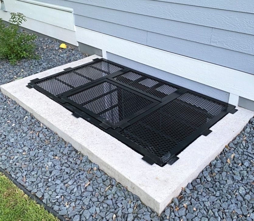 95 x 55 Grate with Escape Hatch on Extra Large Wells