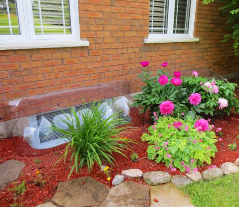 Beautiful crystal clear bubble cover with size 60 x 24 x 16. Installed in a gorgeous garden.